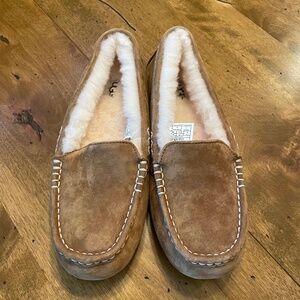 UGG Ansley Slippers Size 8, New in Box! Cozy!